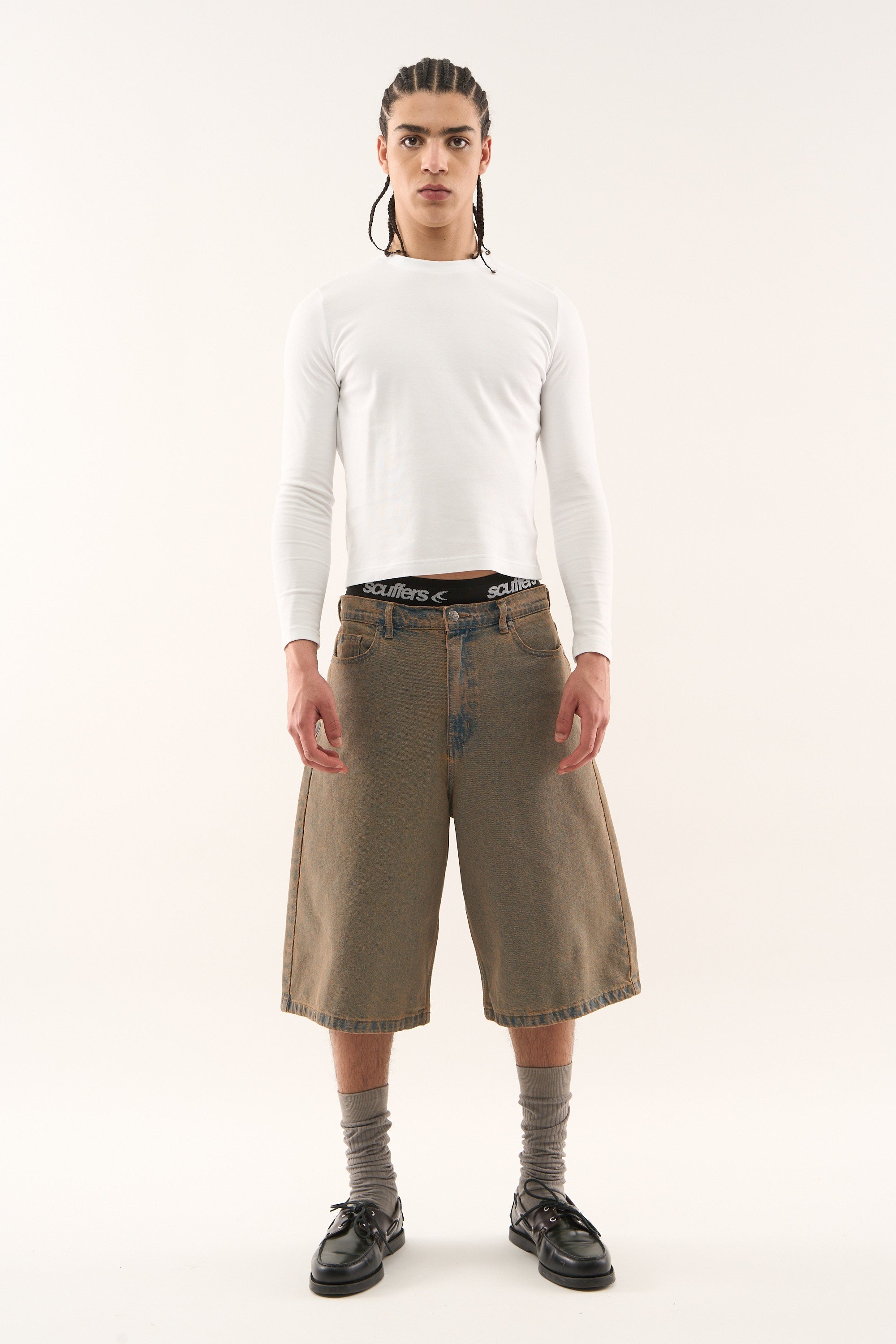 Pantalones cortos marrones gigantes