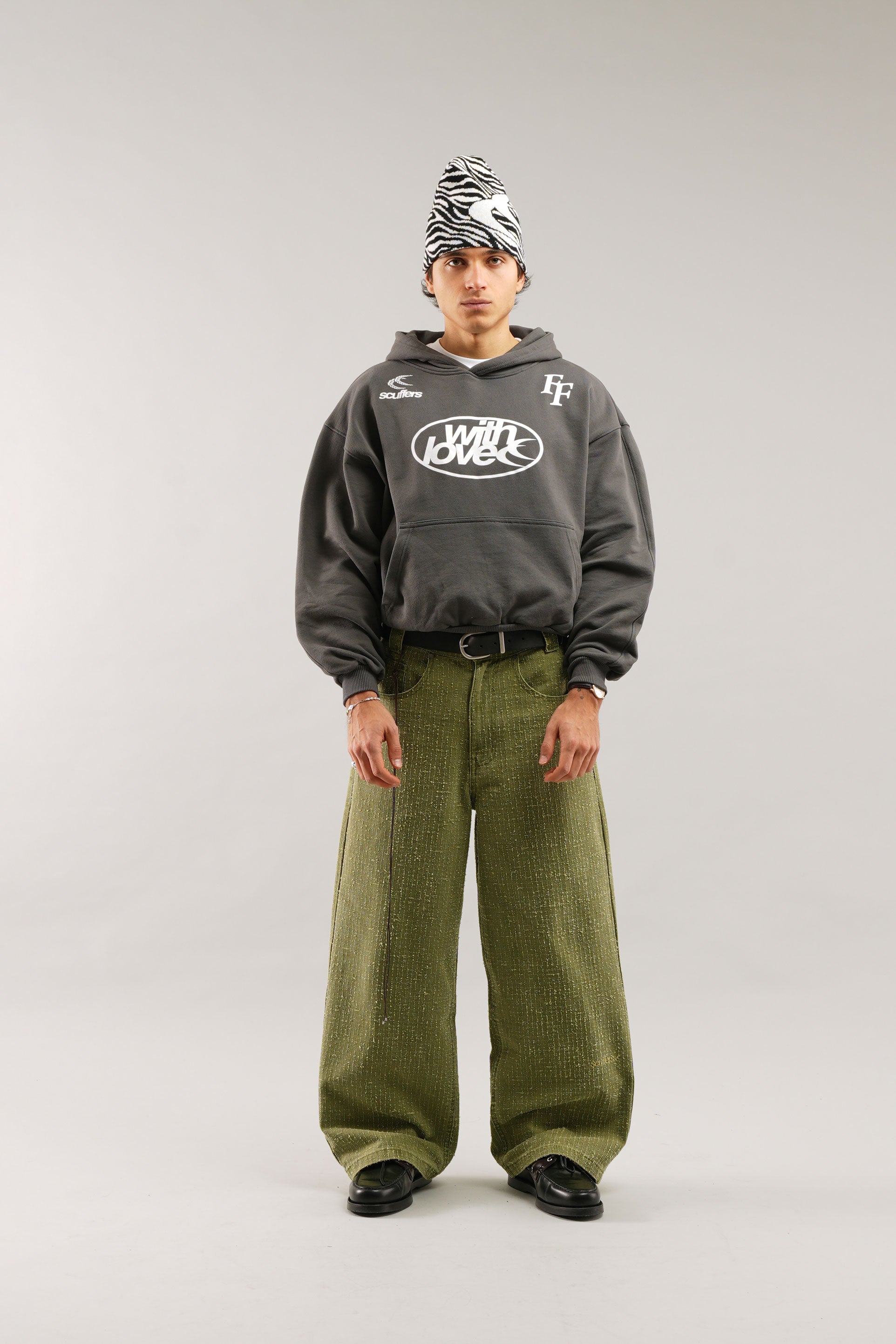 Sudadera oscura de París