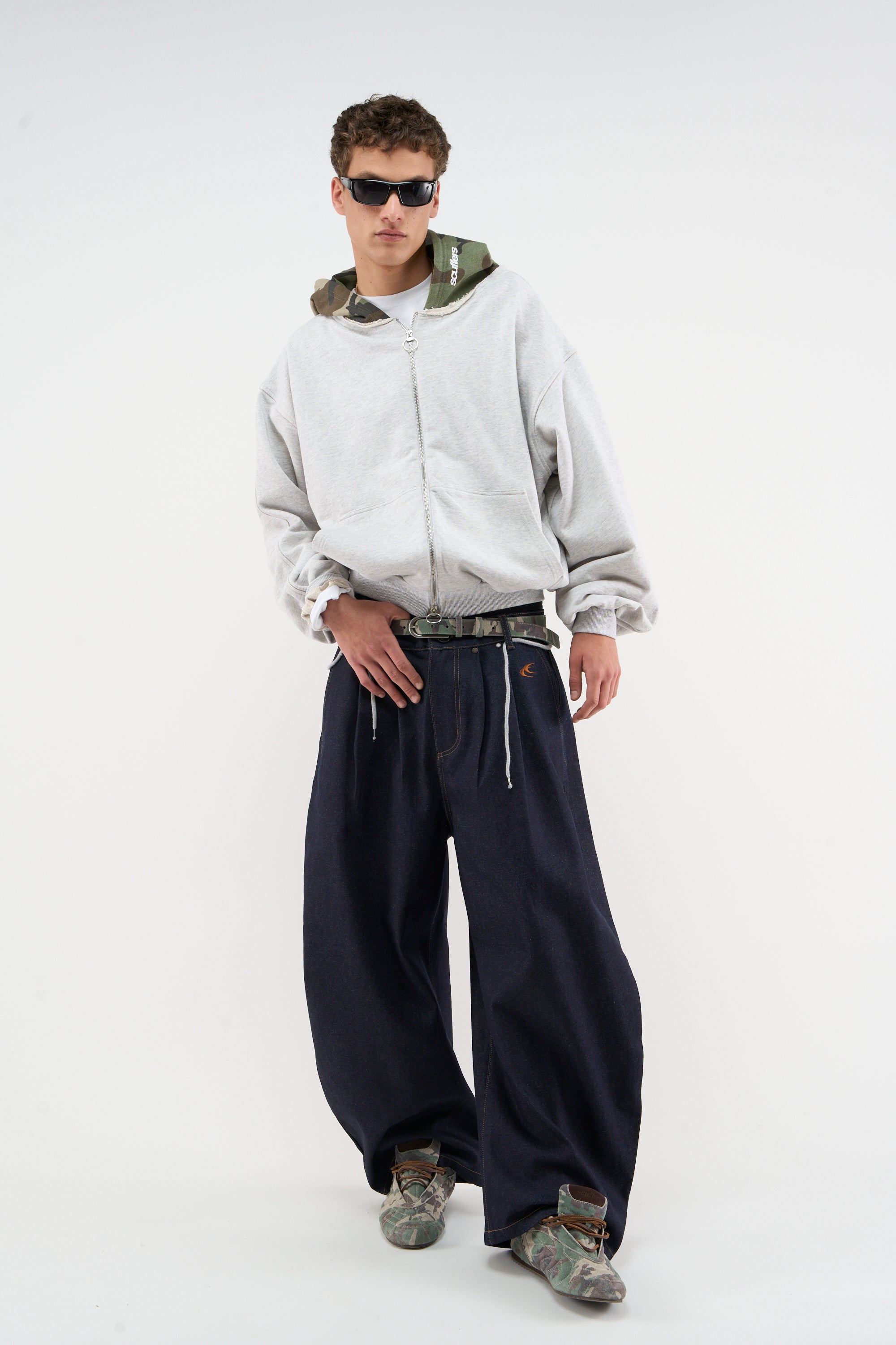 Mascarilla gris claro con cremallera