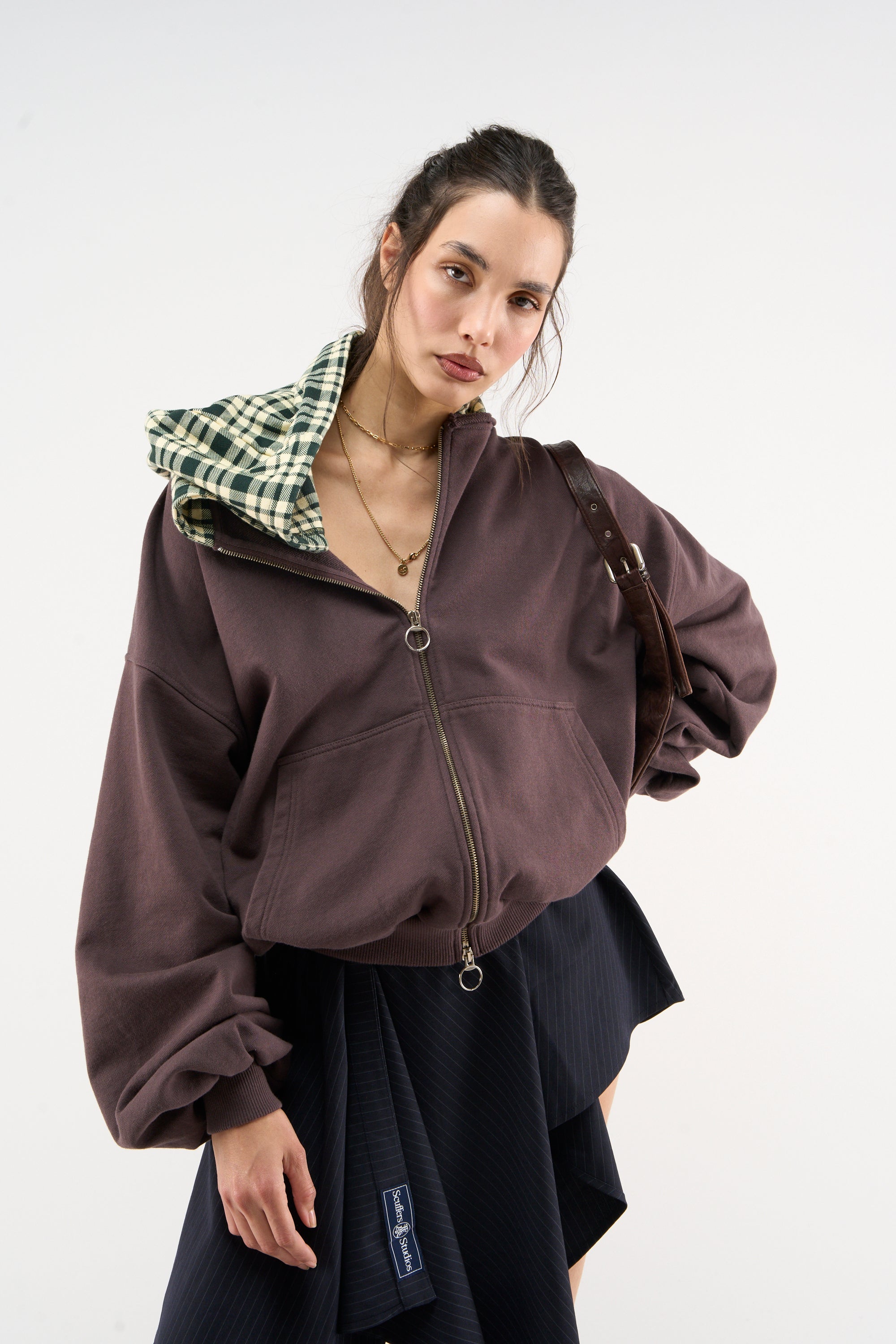 Nueva mascarilla marrón con cremallera