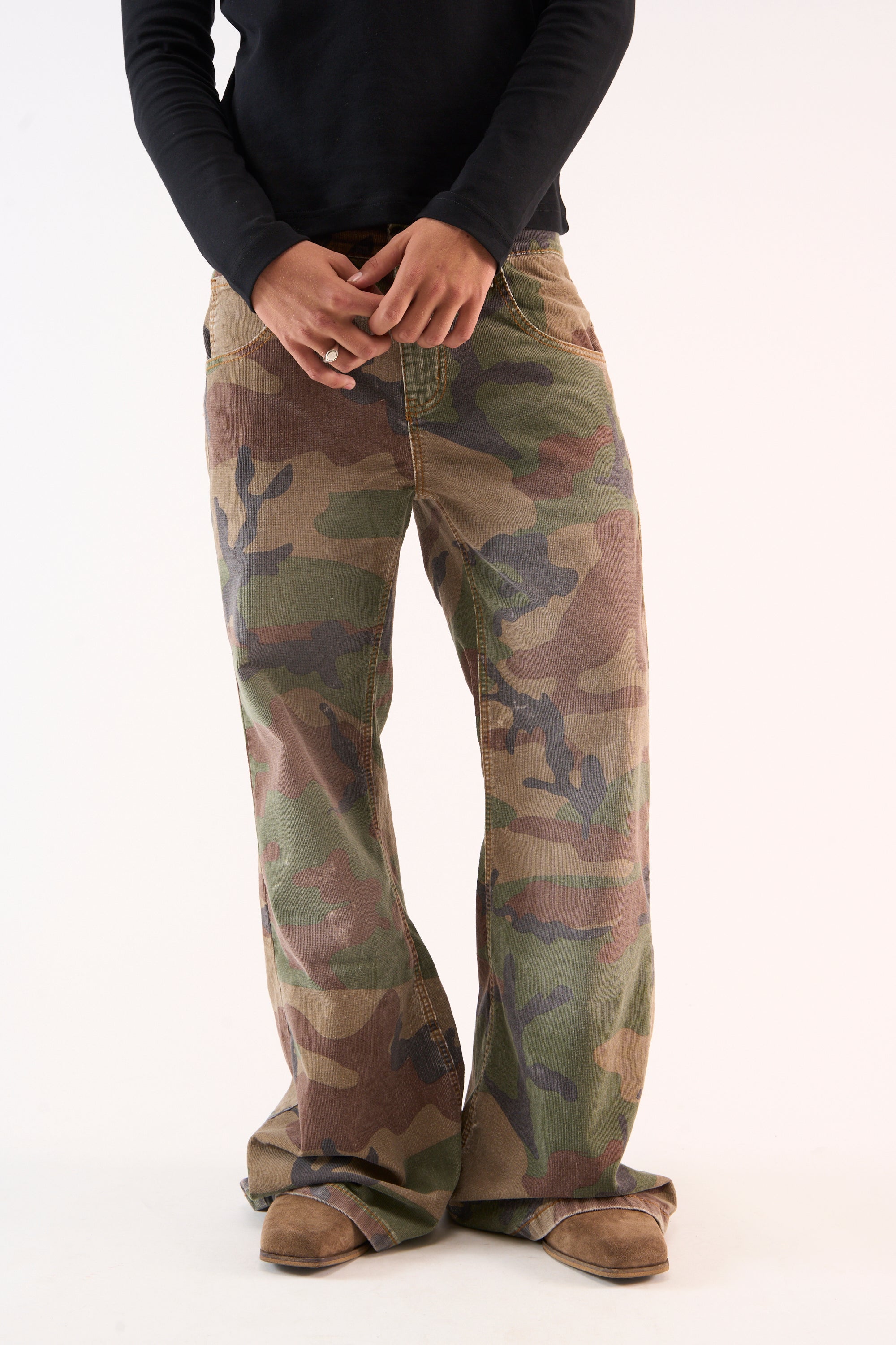 Pantalones de pana acampanados de camuflaje