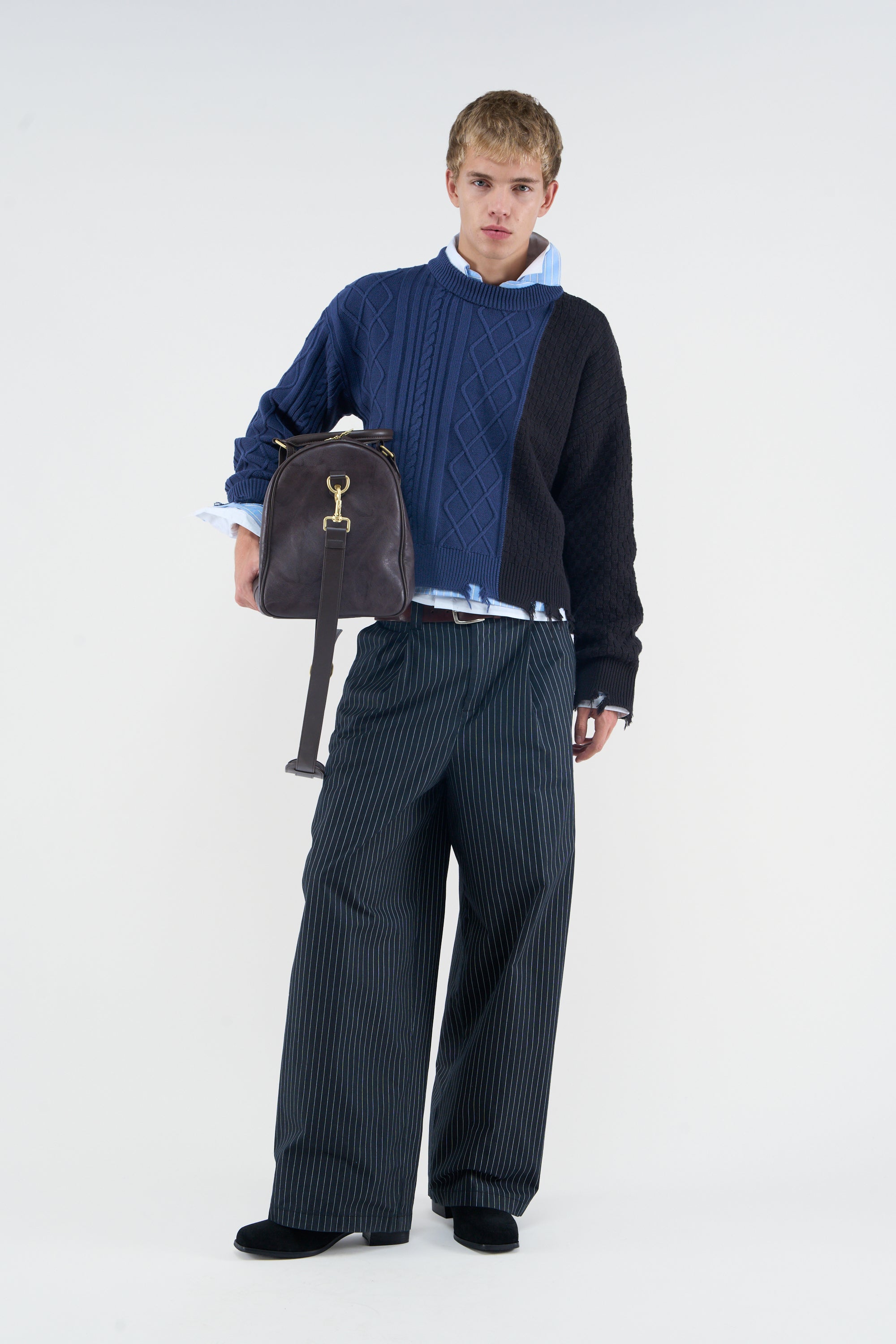 Tejido de punto azul dividido