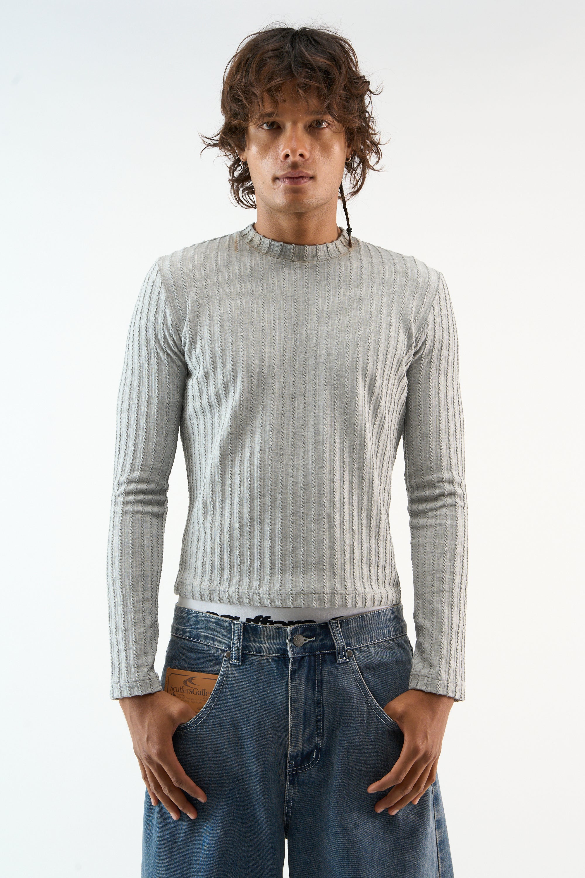 Camiseta de manga larga gris elegante