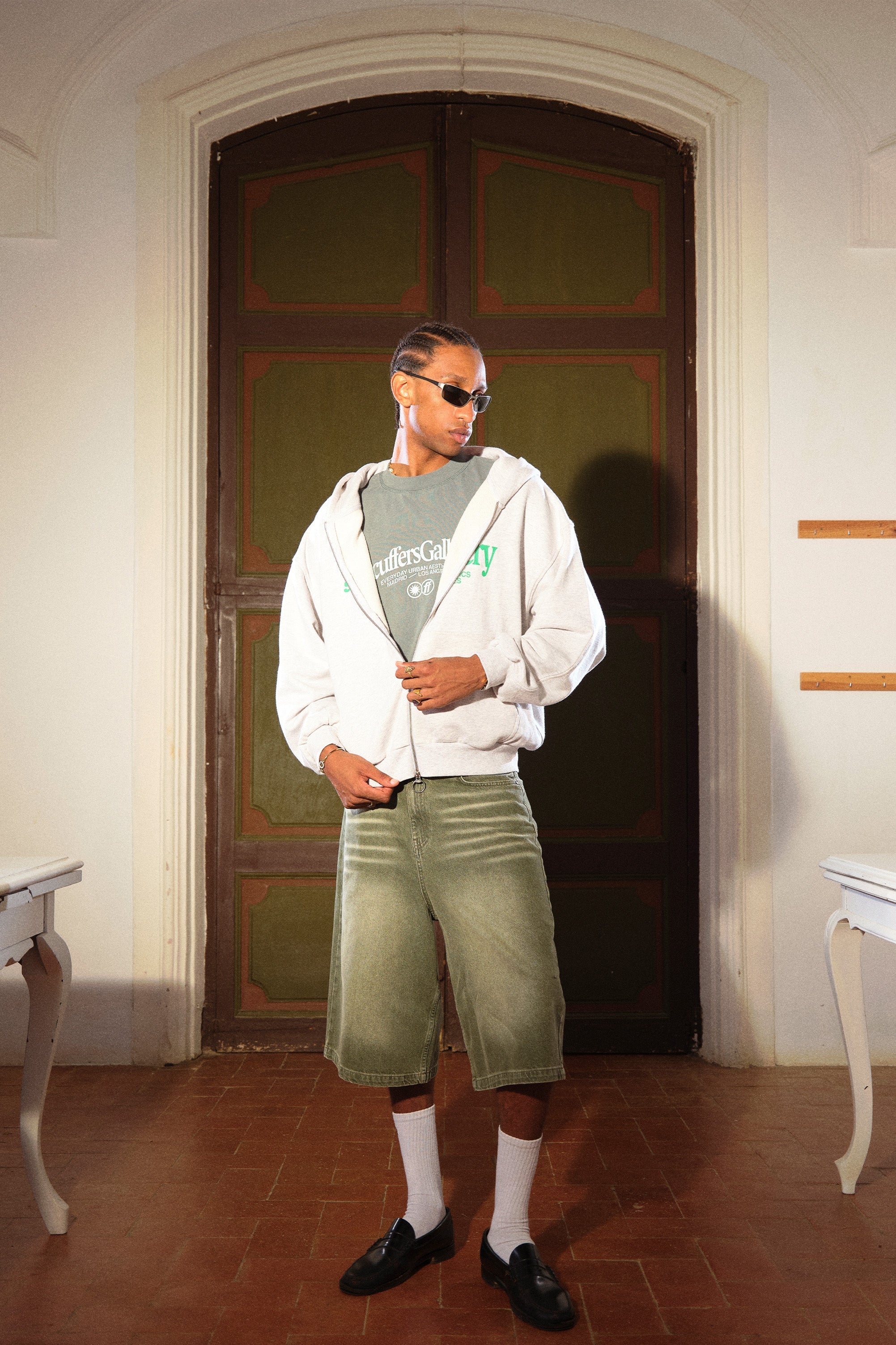 Sudadera con capucha y cremallera gris Gallery