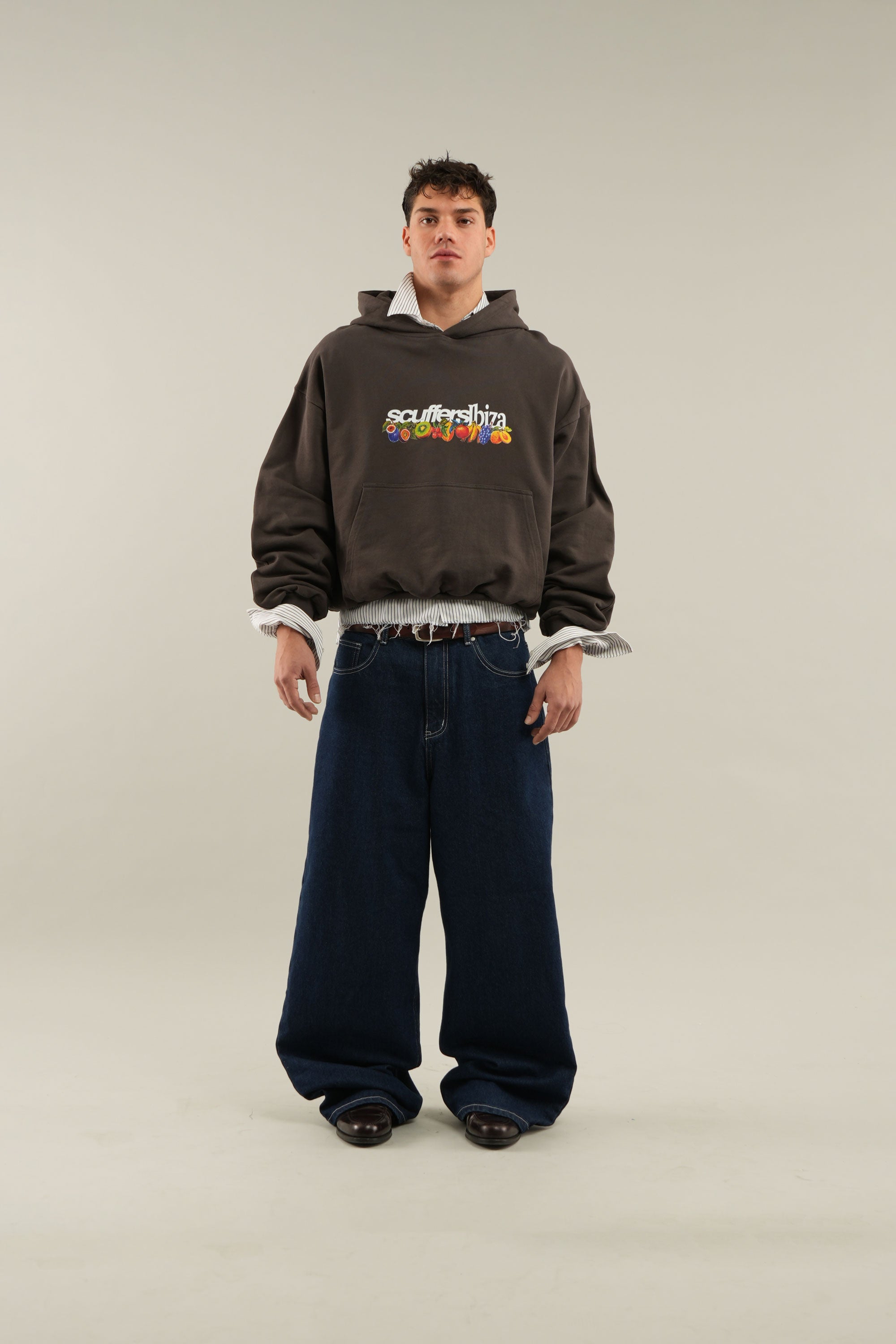 Sudadera con capucha oscura dulce