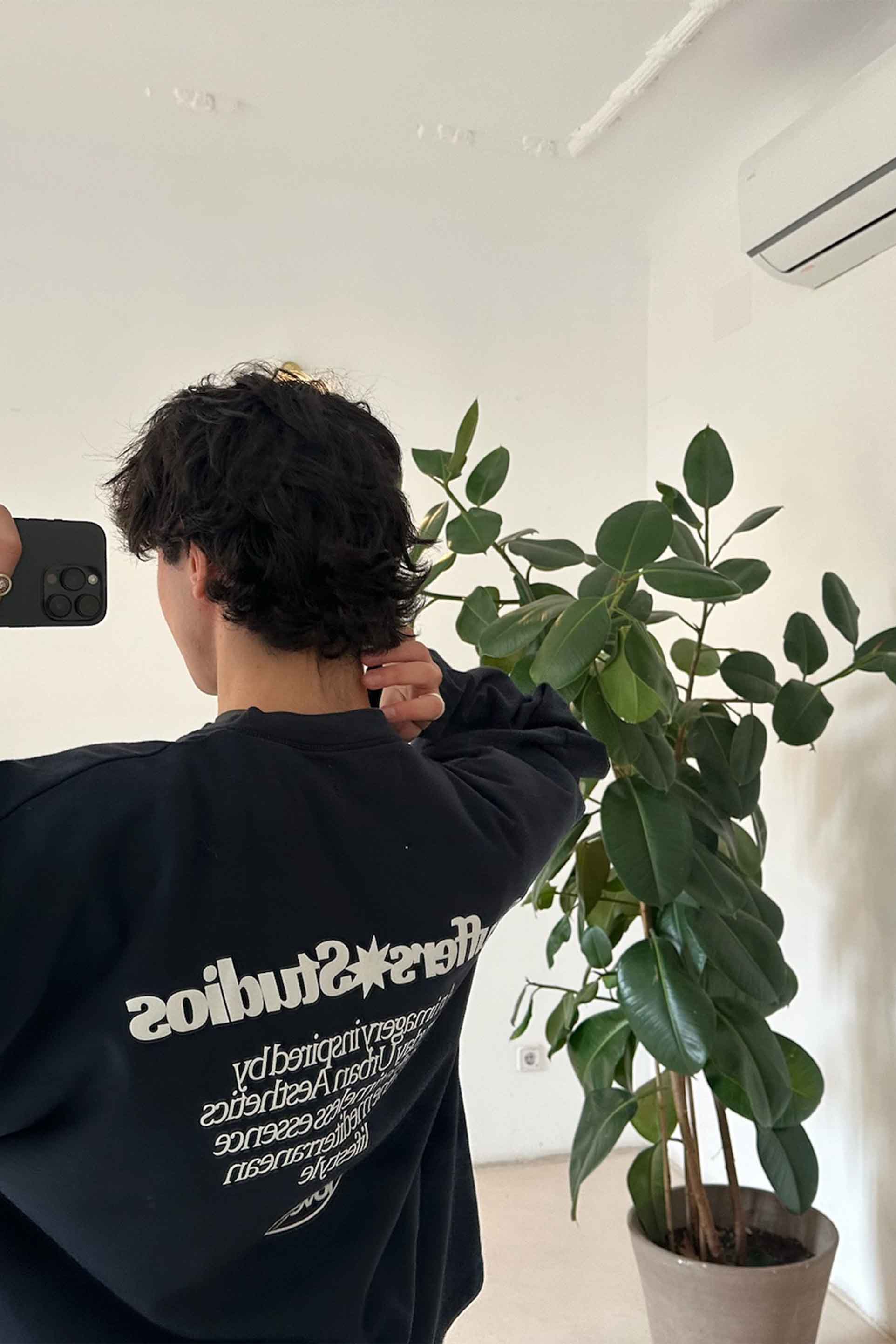 Sudadera oscura Imagery