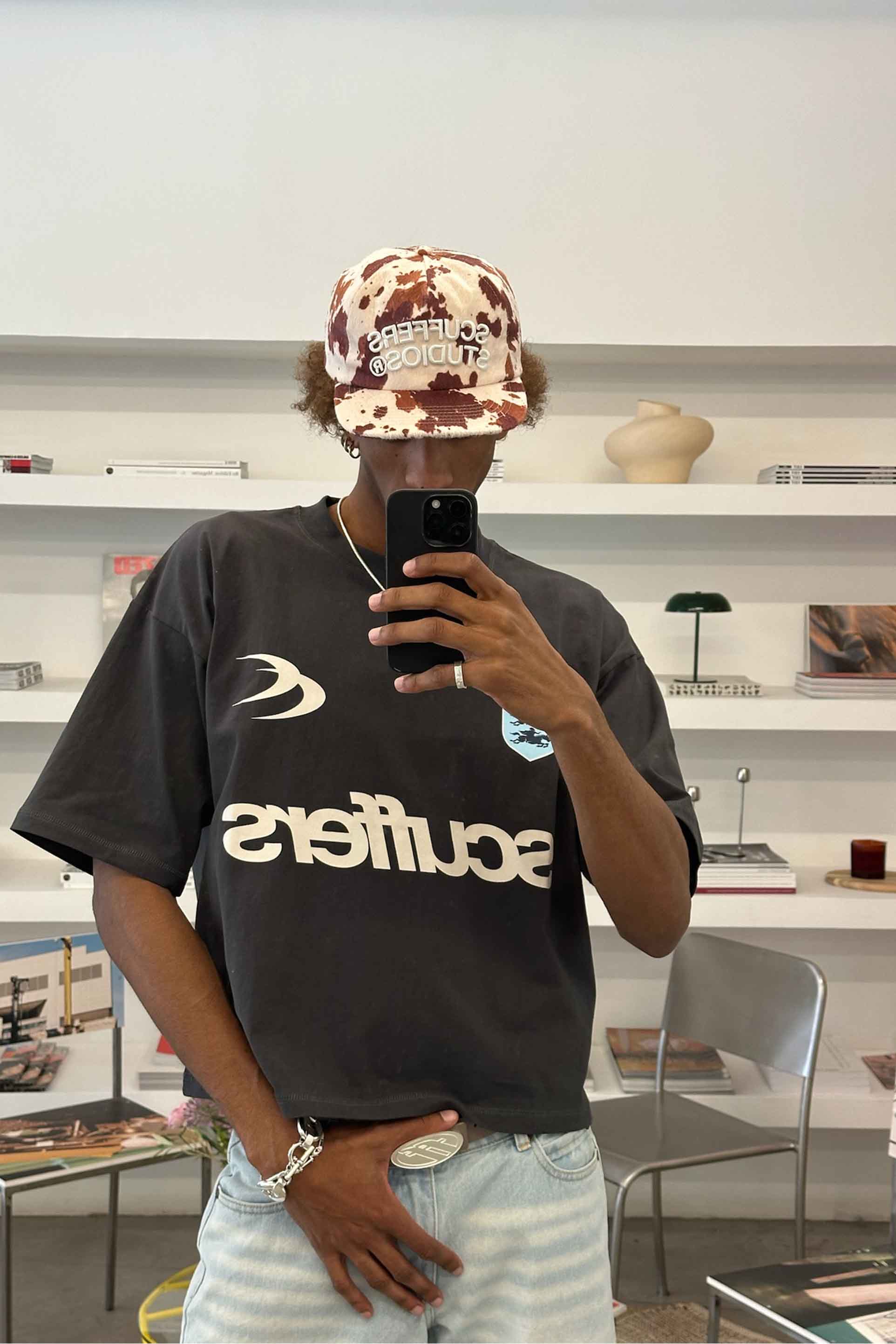 Camiseta oscura de picnic