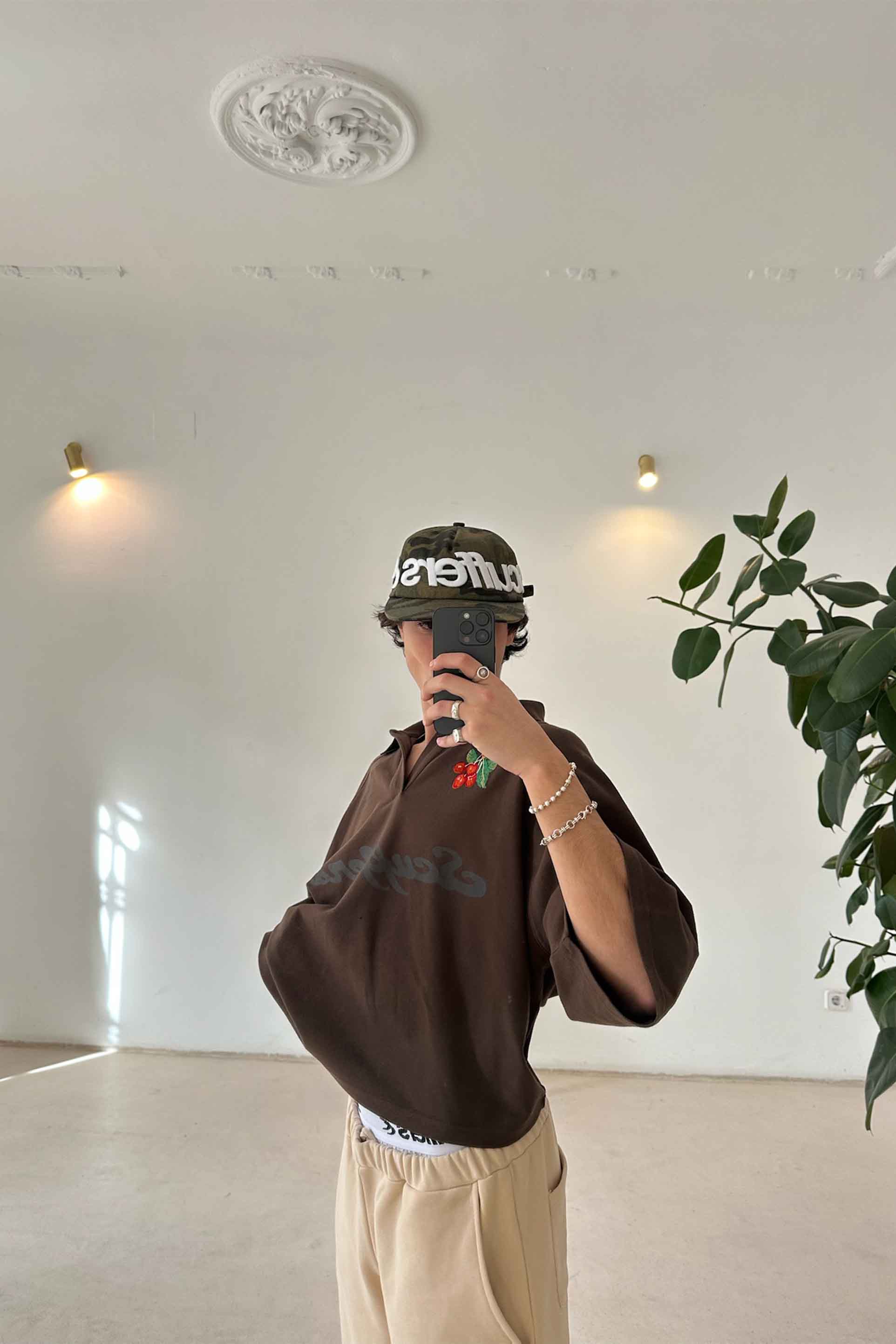 Polo marrón tropical