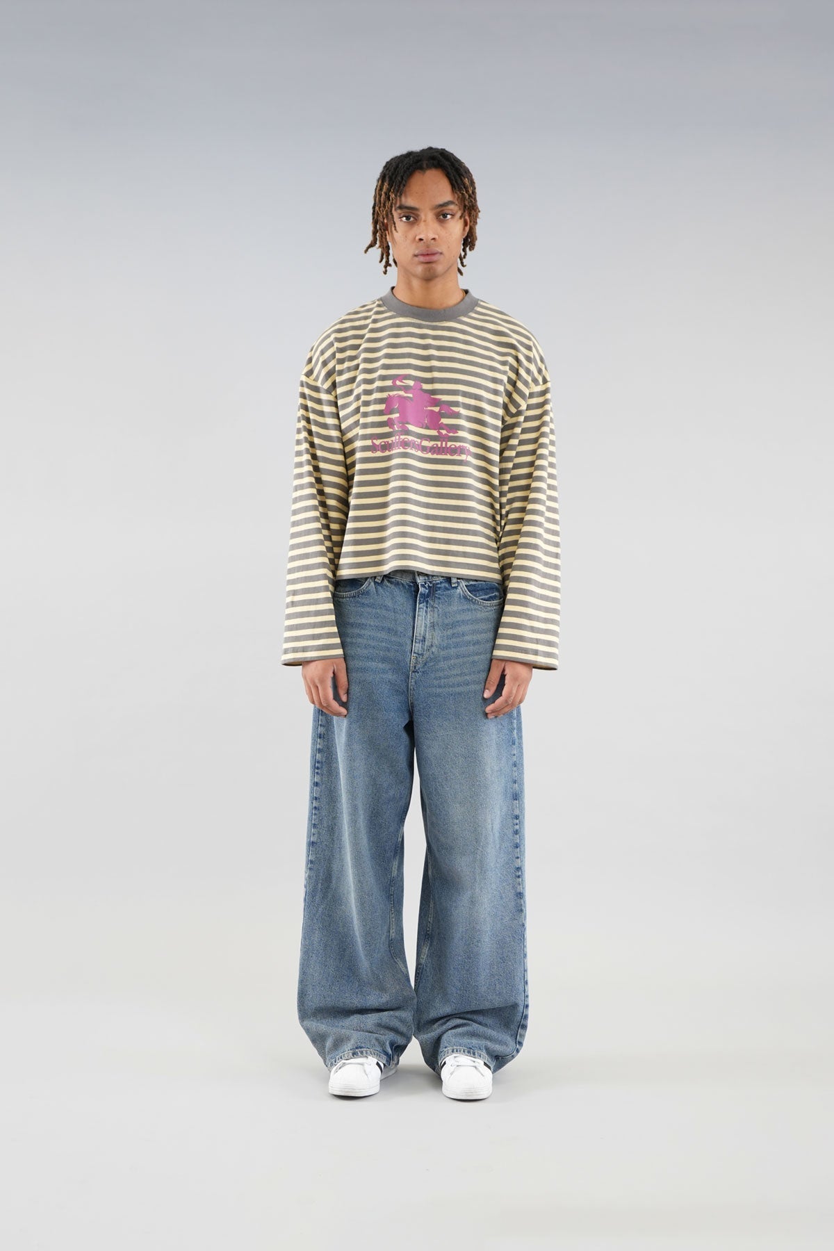 Emblema de rayas amarillas de manga larga