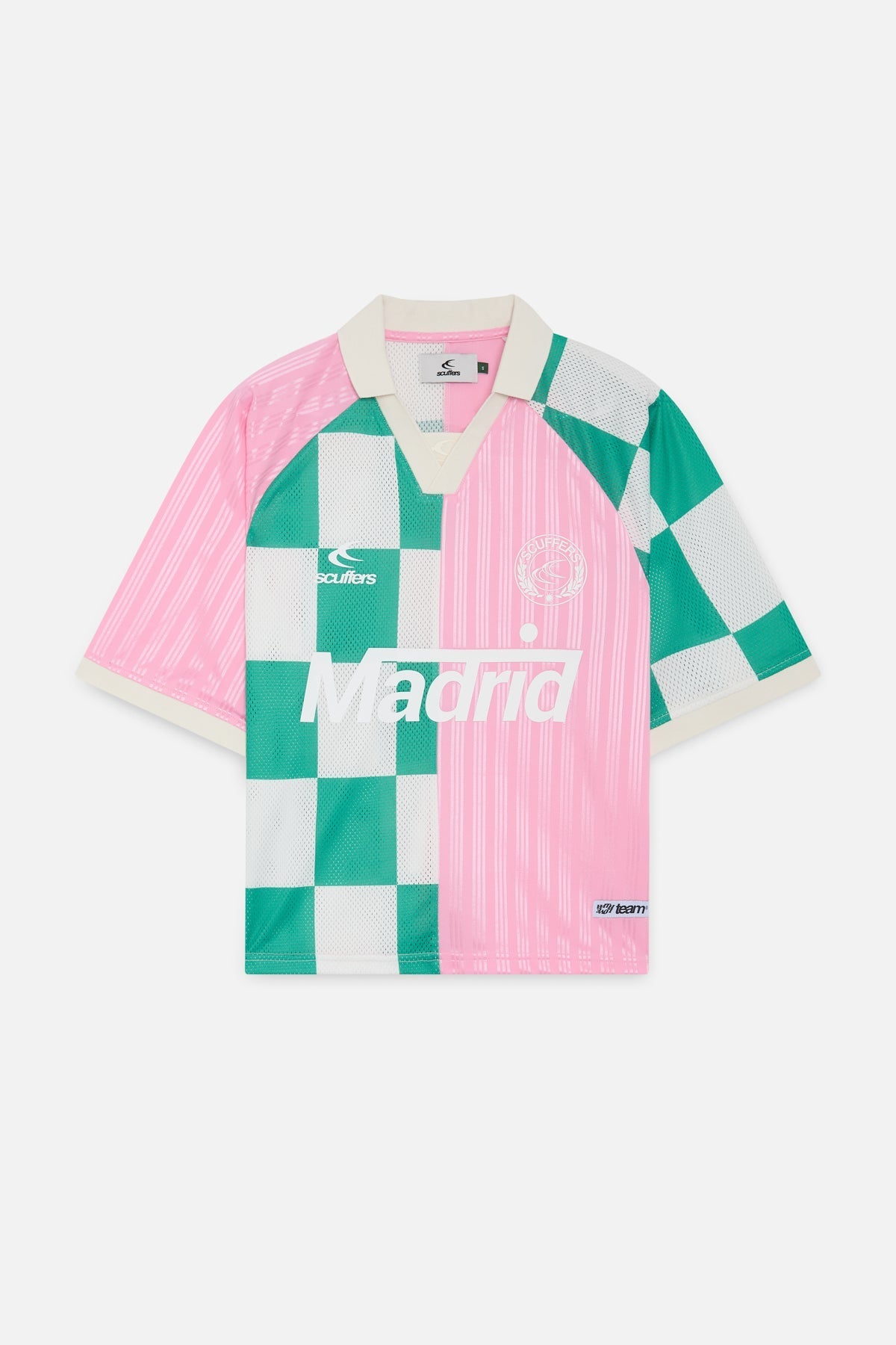 Camiseta de fútbol rosa y a cuadros del Madrid