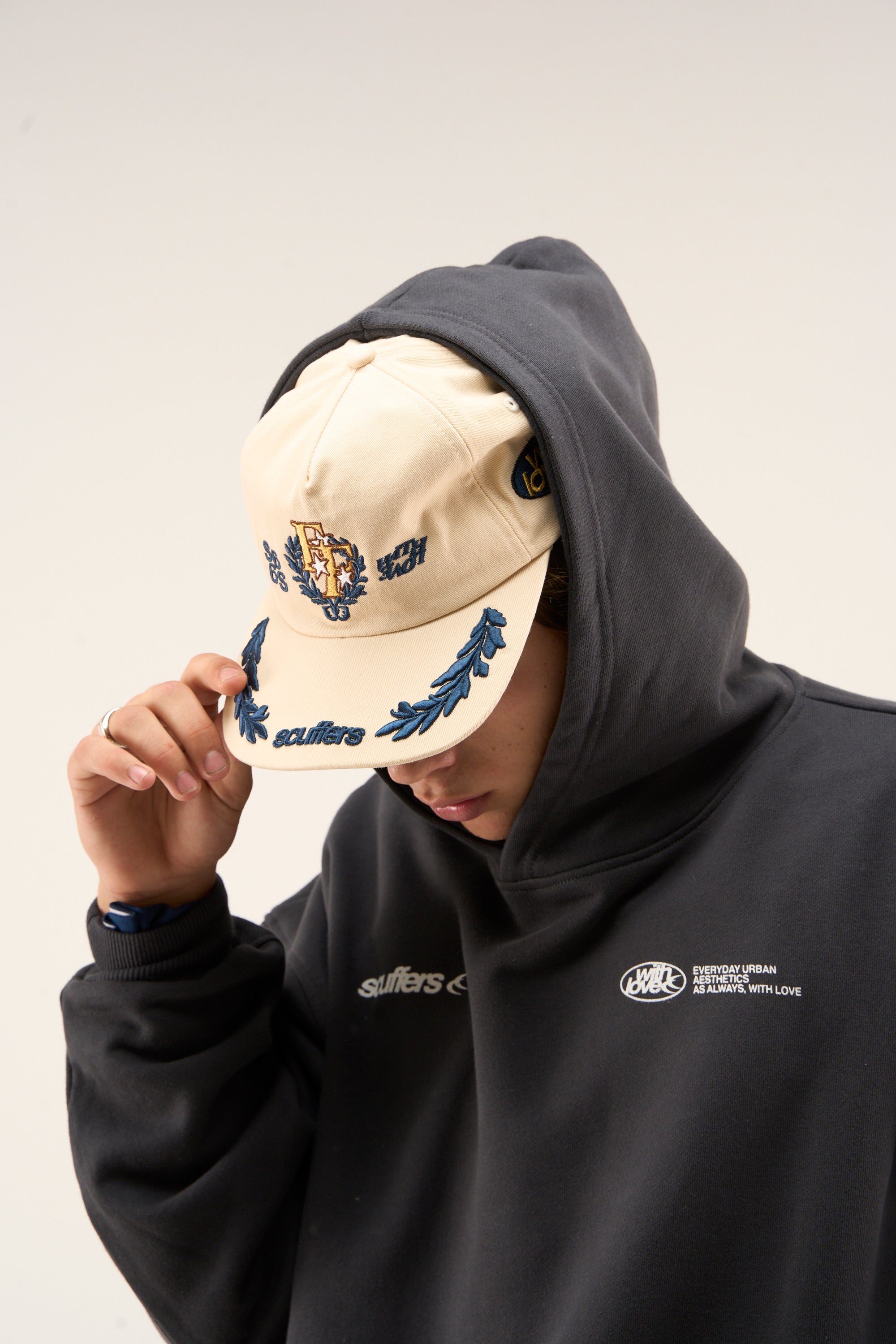 Gorra Monreal color crudo