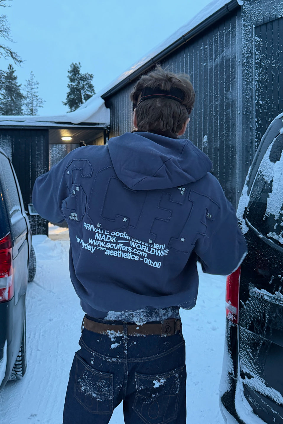 Sudadera con capucha azul mundial