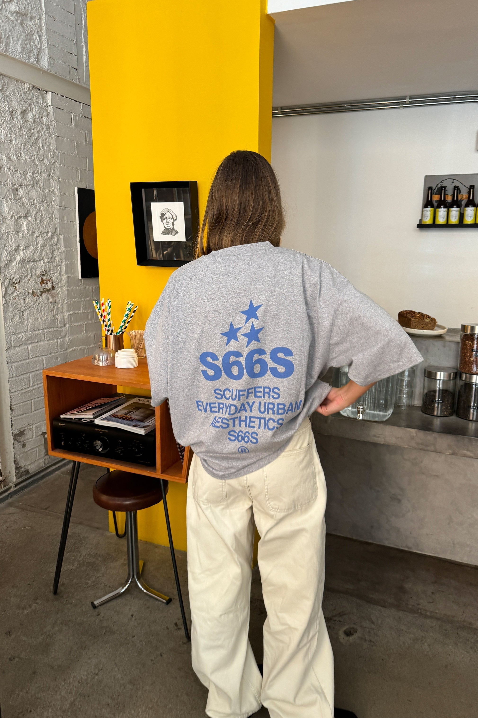 Camiseta gris y azul SEAS