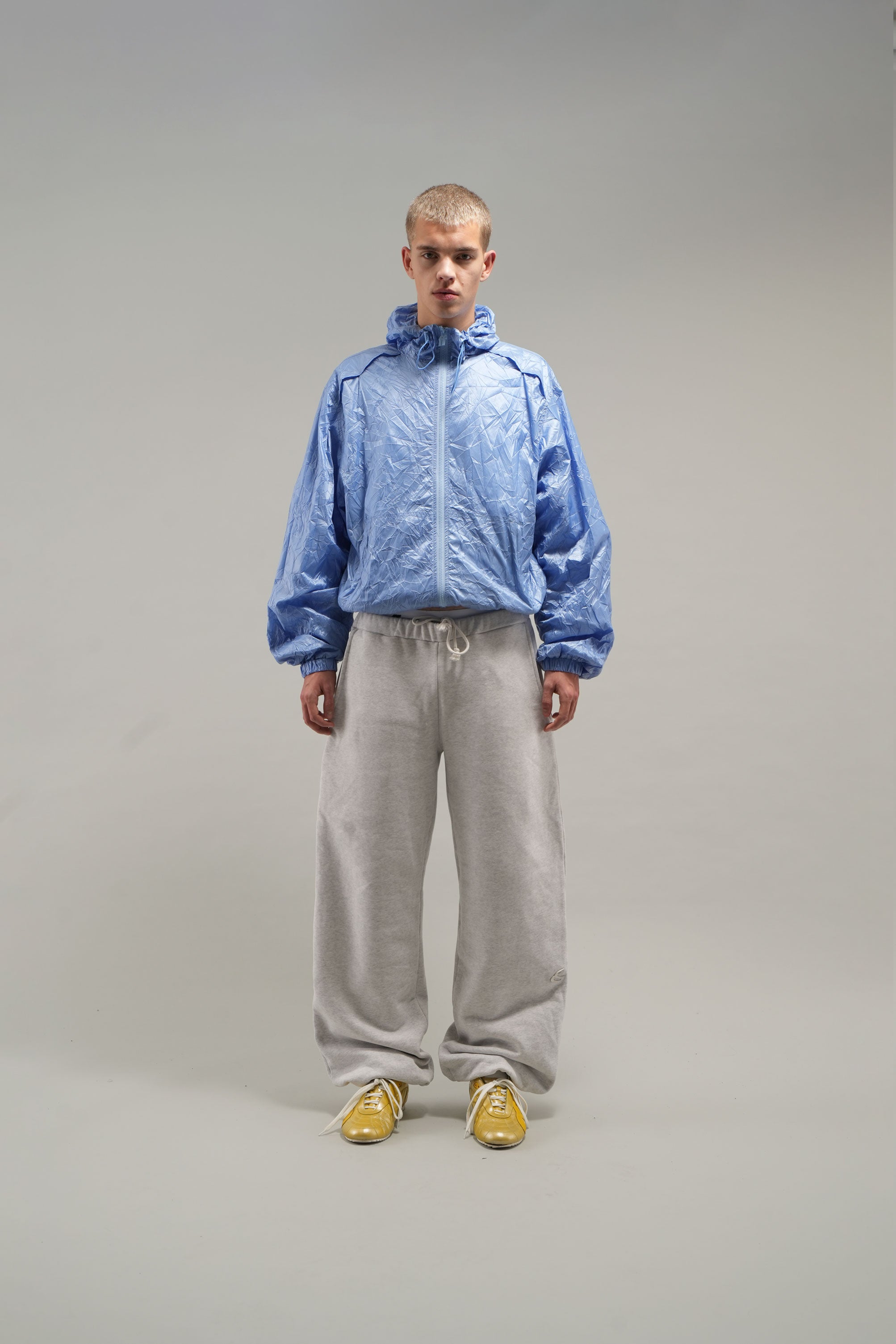 Cortavientos azul salado